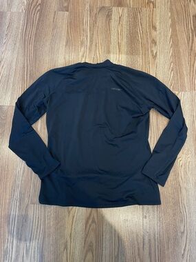 XL Women’s black, fleece lined, long sleeved athletic shirt. Fits like large.